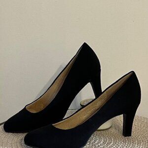 Kelly and Katie Size 6 Black Heels